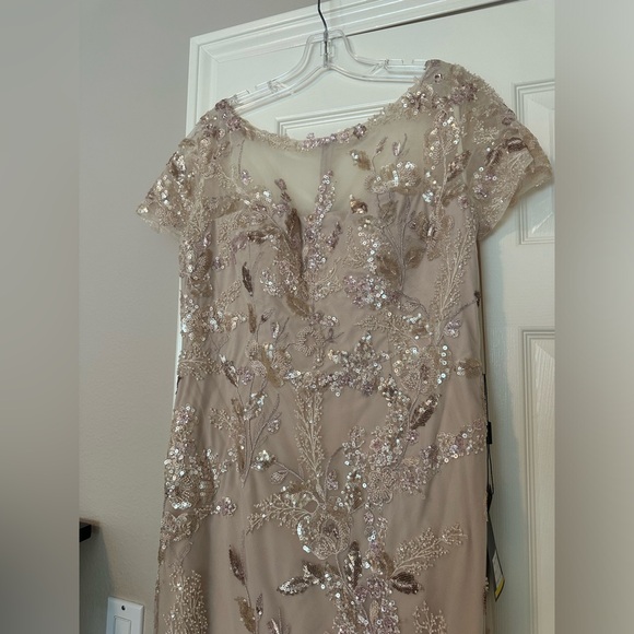 La Femme 30841SC Mother of the Bride Dress Champagne size 10 - Picture 11 of 14
